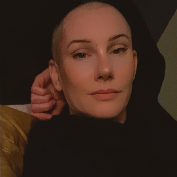 Meet your Posher, Eva - Picture 1 of 3